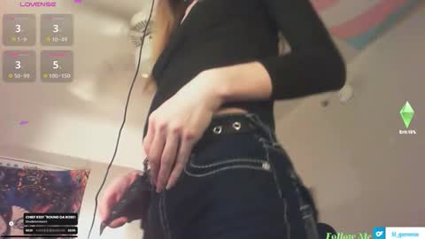 Snapshot of lil_gem chatting on 02.24.26 lil gemmie online show from 02.24.26