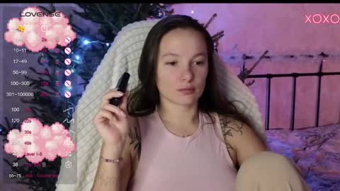 Snapshot of lil_luna_x chatting on 12.23.24 little moon online show from 12.23.24