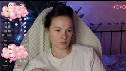 Snapshot of lil_luna_x chatting on 12.23.24 little moon online show from 12.23.24