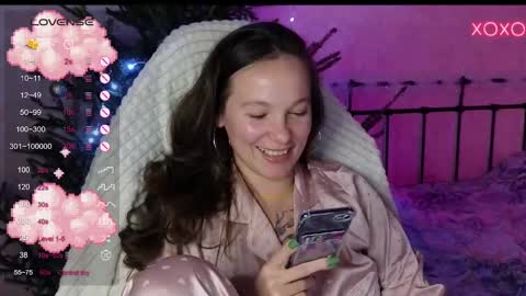Snapshot of lil_luna_x chatting on 12.26.24 little moon online show from 12.26.24