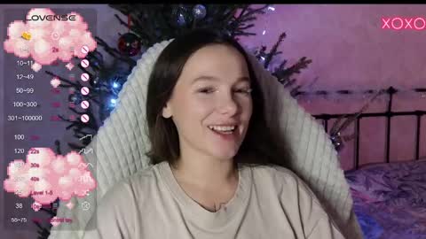 Snapshot of lil_luna_x chatting on 12.31.24 little moon online show from 12.31.24