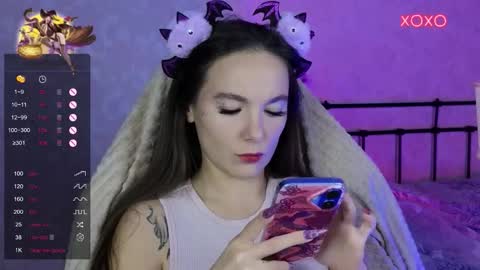 Snapshot of lil_luna_x chatting on 10.31.25 little moon online show from 10.31.25