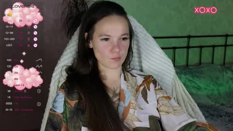 Snapshot of lil_luna_x chatting on 11.12.25 little moon online show from 11.12.25