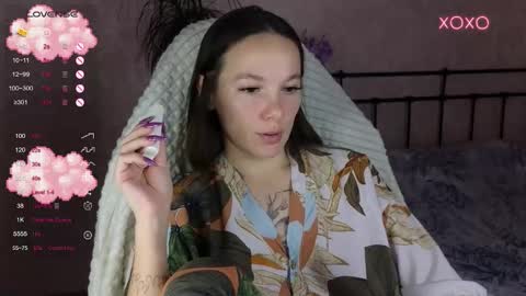 Snapshot of lil_luna_x chatting on 11.13.25 little moon online show from 11.13.25