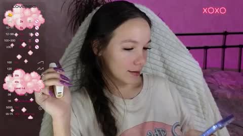 Snapshot of lil_luna_x chatting on 11.26.25 little moon online show from 11.26.25