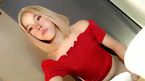 Snapshot of lil_trixxy chatting on 06.25.26 lil_trixxy online show from 06.25.26