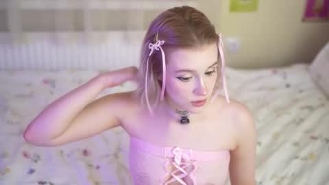 Snapshot of lil_tweety chatting on 11.15.25 Rina online show from 11.15.25