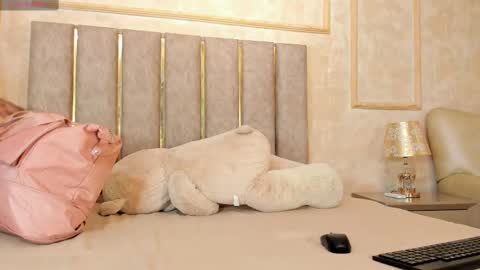 lila bailey  online show from 02.20.25