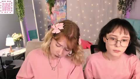 Snapshot of lilac_muse chatting on 06.21.26 Lili online show from 06.21.26