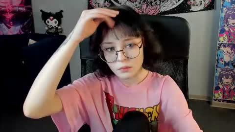 Snapshot of lilac_muse chatting on 06.22.26 Lili online show from 06.22.26