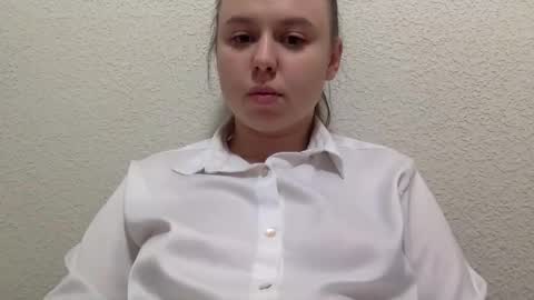 Snapshot of lilae37yis chatting on 10.18.25 Lily online show from 10.18.25