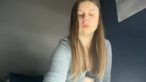 Snapshot of lilae37yis chatting on 10.21.25 Lily online show from 10.21.25