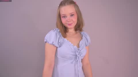 Snapshot of lilahhn chatting on 11.10.25 Sofi online show from 11.10.25