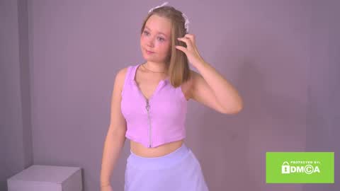 Snapshot of lilahhn chatting on 11.13.25 Sofi online show from 11.13.25