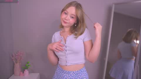 Snapshot of lilahhn chatting on 11.19.25 Sofi online show from 11.19.25