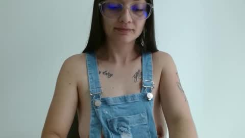 Snapshot of lilcoralinne_0 chatting on 04.17.26 Valeri Villalobos IG villa lobosvaleri online show from 04.17.26