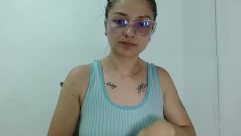 Snapshot of lilcoralinne_0 chatting on 04.26.26 Valeri Villalobos IG villa lobosvaleri online show from 04.26.26