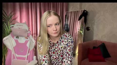 Snapshot of lili_01 chatting on 04.25.26 Lili online show from 04.25.26