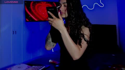 Snapshot of lili_evanss chatting on 04.24.26 lili_evanss online show from 04.24.26
