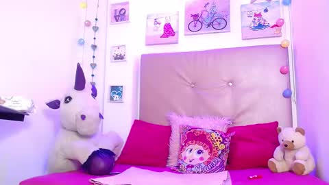 lili_roussi online show from 03.12.25