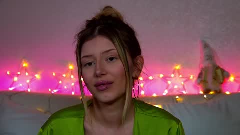 Snapshot of liliabianca chatting on 12.15.24 Mia online show from 12.15.24