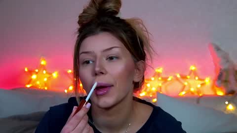 Snapshot of liliabianca chatting on 12.27.24 Mia online show from 12.27.24