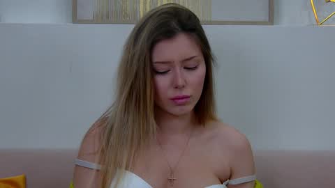 Snapshot of liliabianca chatting on 01.20.25 Mia online show from 01.20.25