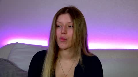 Snapshot of liliabianca chatting on 01.28.25 Mia online show from 01.28.25