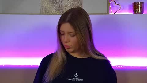 Snapshot of liliabianca chatting on 02.09.25 Mia online show from 02.09.25