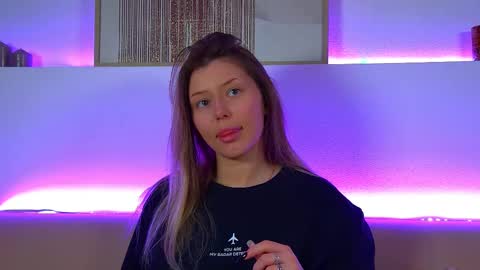 Snapshot of liliabianca chatting on 02.09.25 Mia online show from 02.09.25