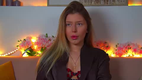 Snapshot of liliabianca chatting on 02.16.25 Mia online show from 02.16.25