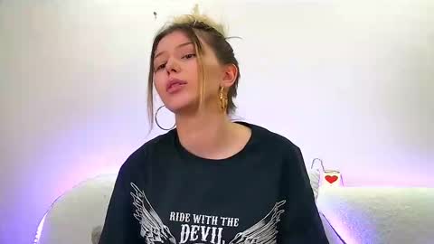 Snapshot of liliabianca chatting on 02.17.25 Mia online show from 02.17.25