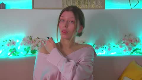 Snapshot of liliabianca chatting on 02.18.25 Mia online show from 02.18.25