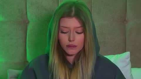 Snapshot of liliabianca chatting on 02.21.25 Mia online show from 02.21.25