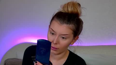 Snapshot of liliabianca chatting on 03.10.25 Mia online show from 03.10.25