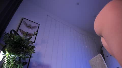 Snapshot of lilian_kroft chatting on 02.06.25 LIL online show from 02.06.25