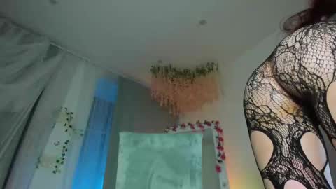 Snapshot of lilian_kroft chatting on 02.13.25 LIL online show from 02.13.25