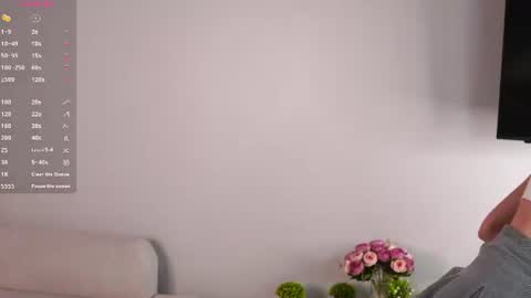 Snapshot of lilianbickford chatting on 06.14.26 Hi I am Luna online show from 06.14.26