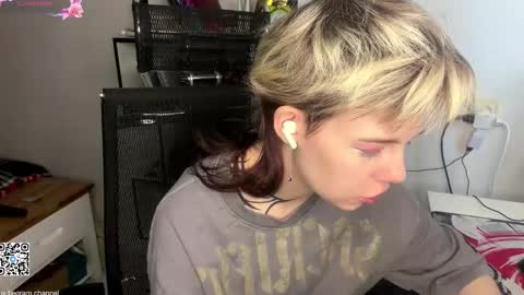 Snapshot of liliandaniels chatting on 02.08.26 Lilian online show from 02.08.26