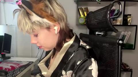 Snapshot of liliandaniels chatting on 02.13.26 Lilian online show from 02.13.26