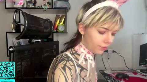 Snapshot of liliandaniels chatting on 02.14.26 Lilian online show from 02.14.26