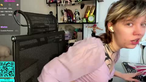 Snapshot of liliandaniels chatting on 04.21.26 Lilian online show from 04.21.26