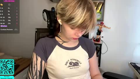 Snapshot of liliandaniels chatting on 04.25.26 Lilian online show from 04.25.26