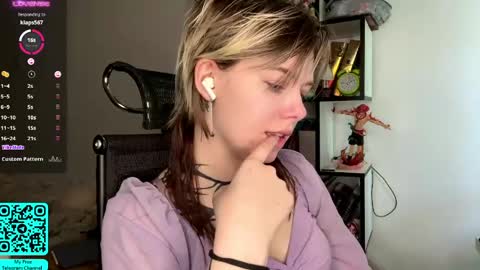 Snapshot of liliandaniels chatting on 05.09.26 Lilian online show from 05.09.26