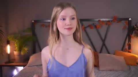 Snapshot of lilianhoward chatting on 11.24.25 Lilian online show from 11.24.25