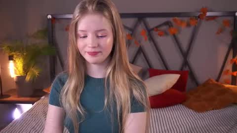 Snapshot of lilianhoward chatting on 11.27.25 Lilian online show from 11.27.25