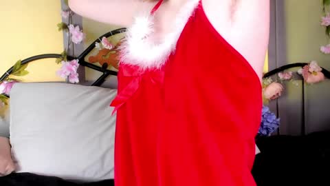 Snapshot of lilianslow chatting on 12.28.24 hi guys Im new here Im 18 years oldIve never had sex online show from 12.28.24