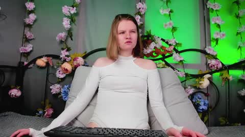 Snapshot of lilianslow chatting on 01.19.25 hi guys Im new here Im 18 years oldIve never had sex online show from 01.19.25