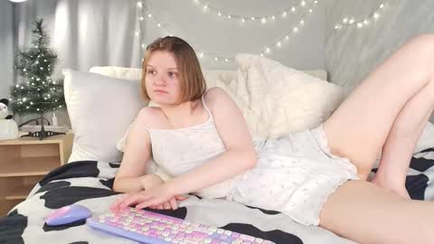 Snapshot of lilianslow chatting on 12.17.25 hi guys Im new here Im 18 years oldIve never had sex online show from 12.17.25