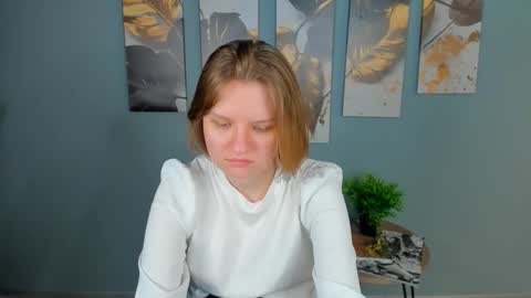 Snapshot of lilianslow chatting on 01.11.26 hi guys Im new here Im 18 years oldIve never had sex online show from 01.11.26